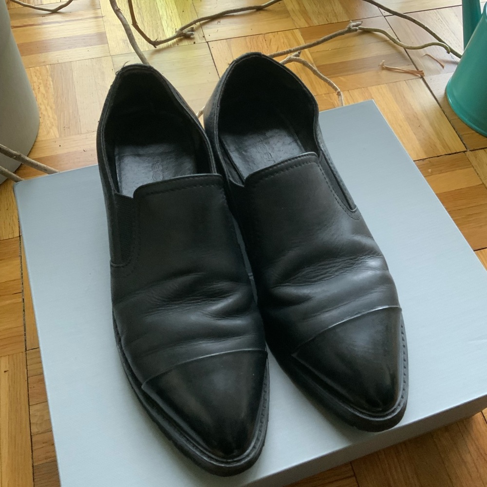 Women’s black leather loafer